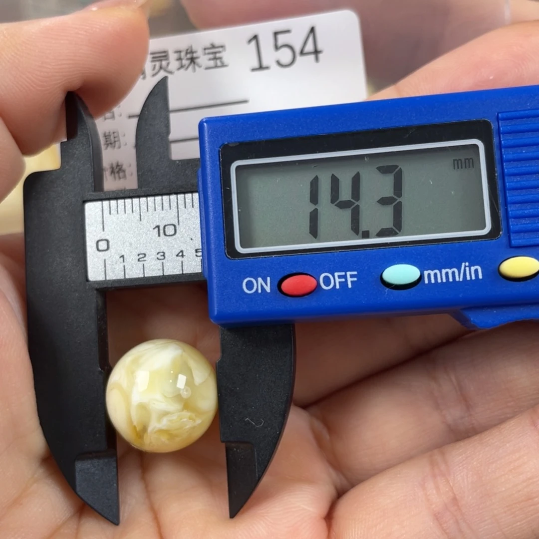 未镶嵌琥珀珠宝奇石