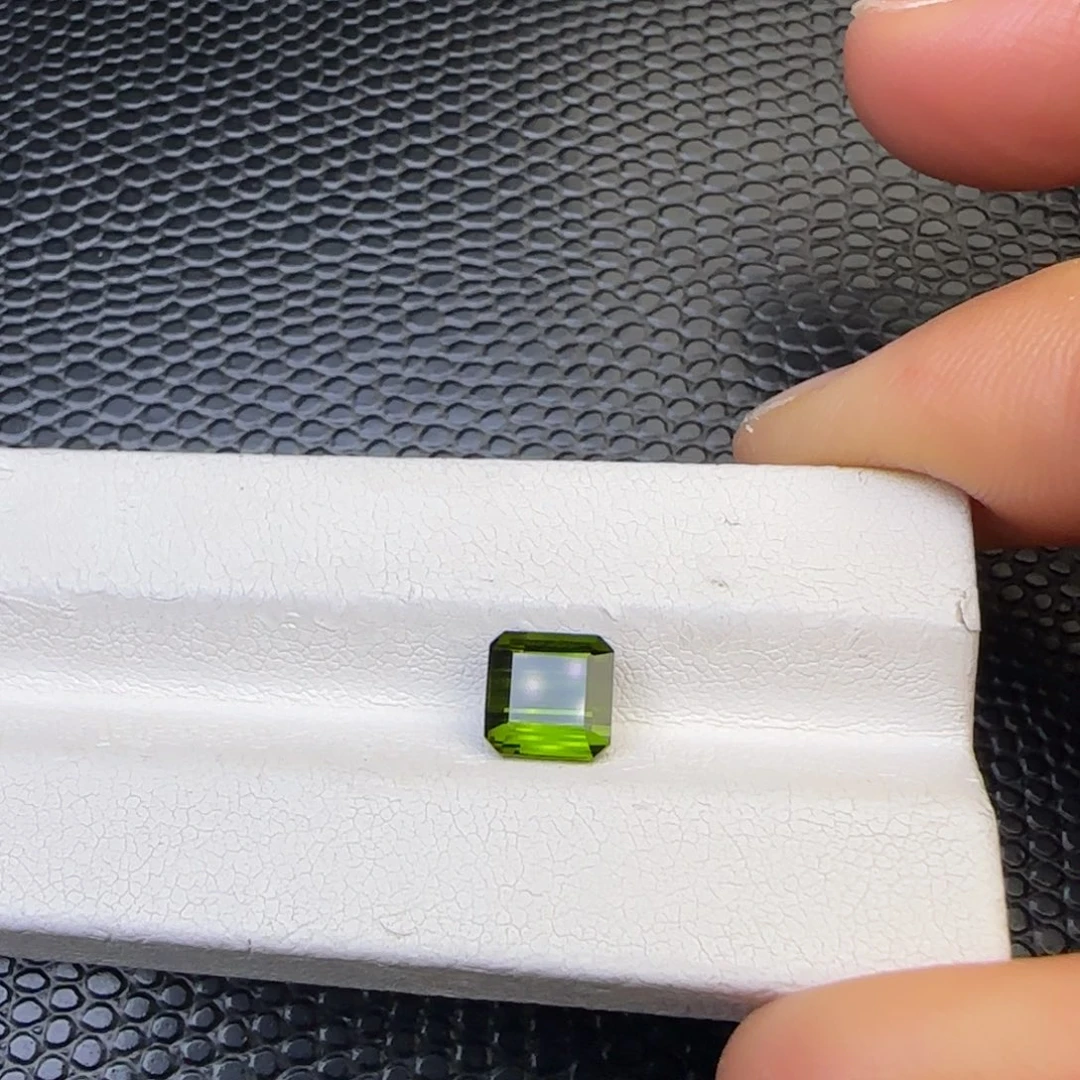 珠宝半成品碧玺未镶嵌天然2.11克拉