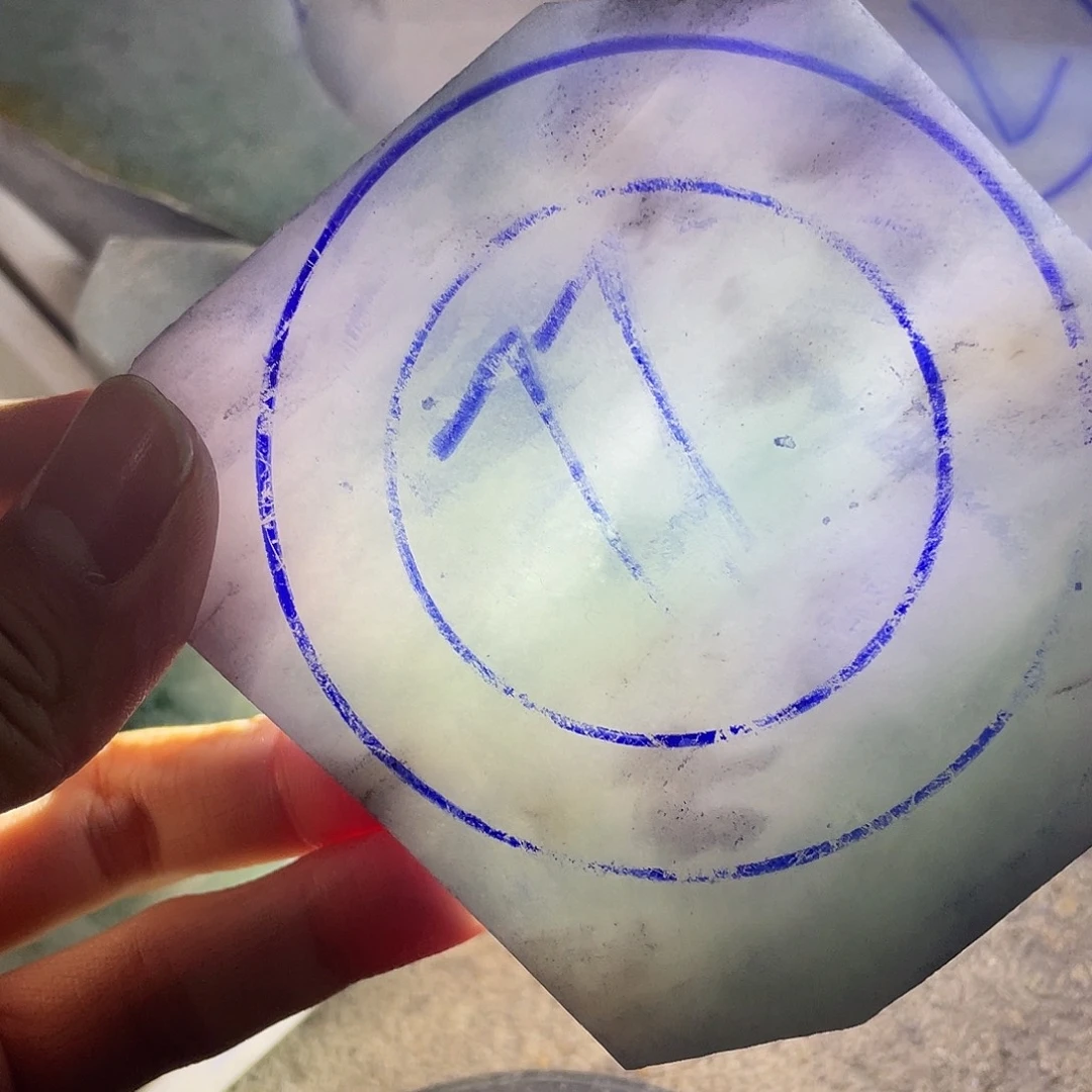 文***翡翠未镶嵌颈饰翡翠