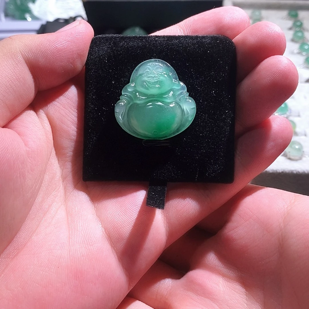 颈饰未镶嵌石英质玉