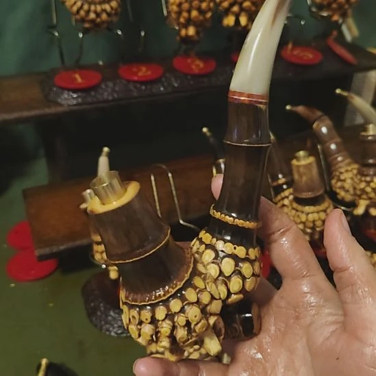 飞***鹰贵州特色竹根烟斗工艺品手把件