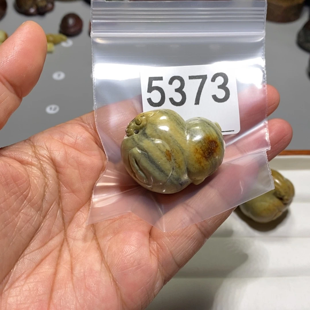 和田玉未镶嵌颈饰道*