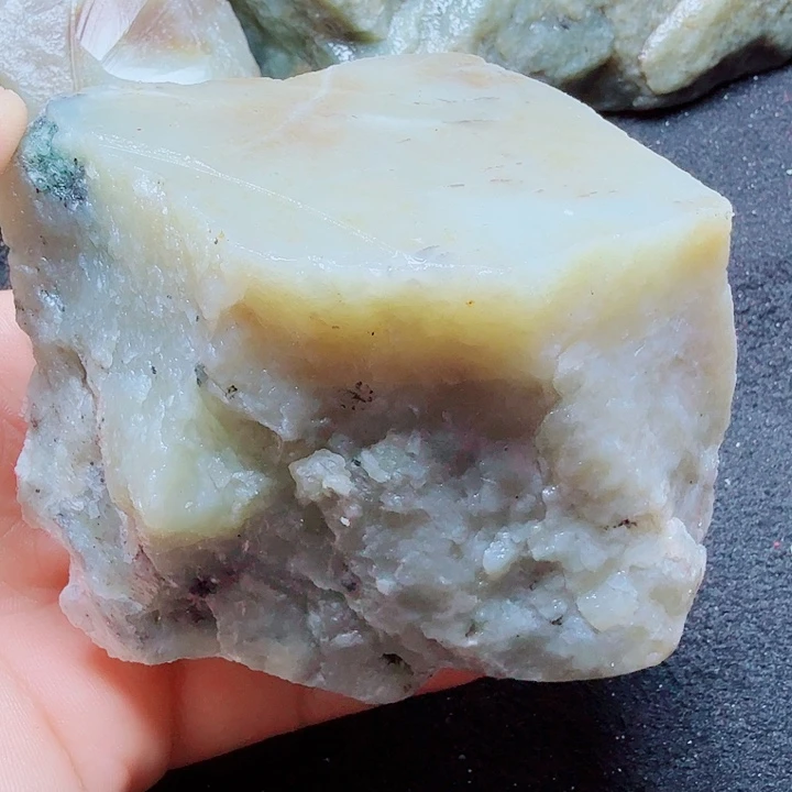 未镶嵌和田玉（糖玉）珠宝半成品
