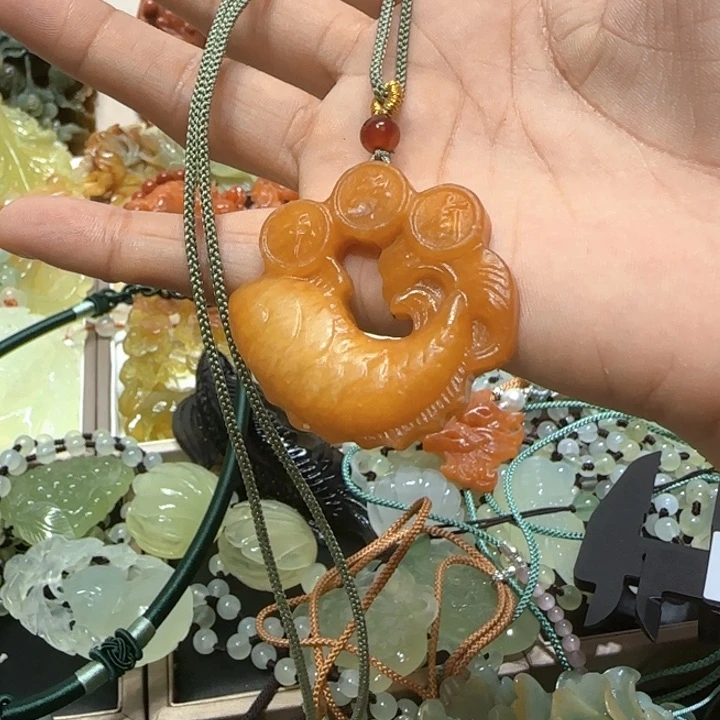 蛇纹石玉未镶嵌吊坠