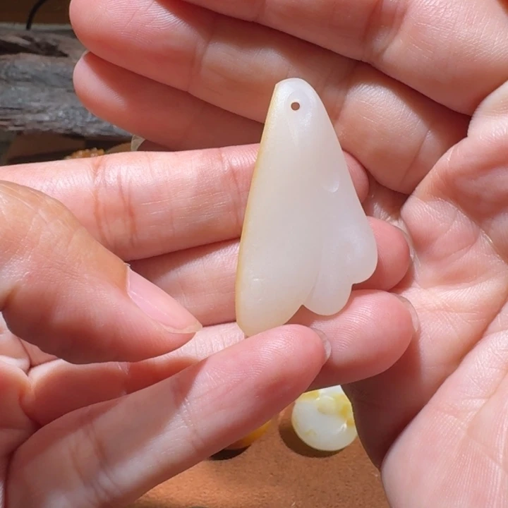 用***8和田玉未镶嵌颈饰