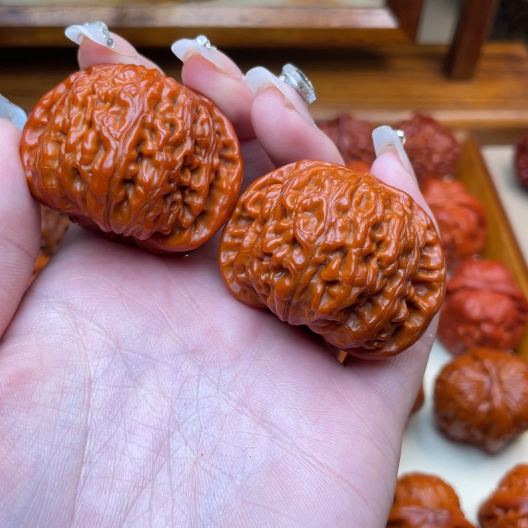 文玩核桃把件白狮子 44