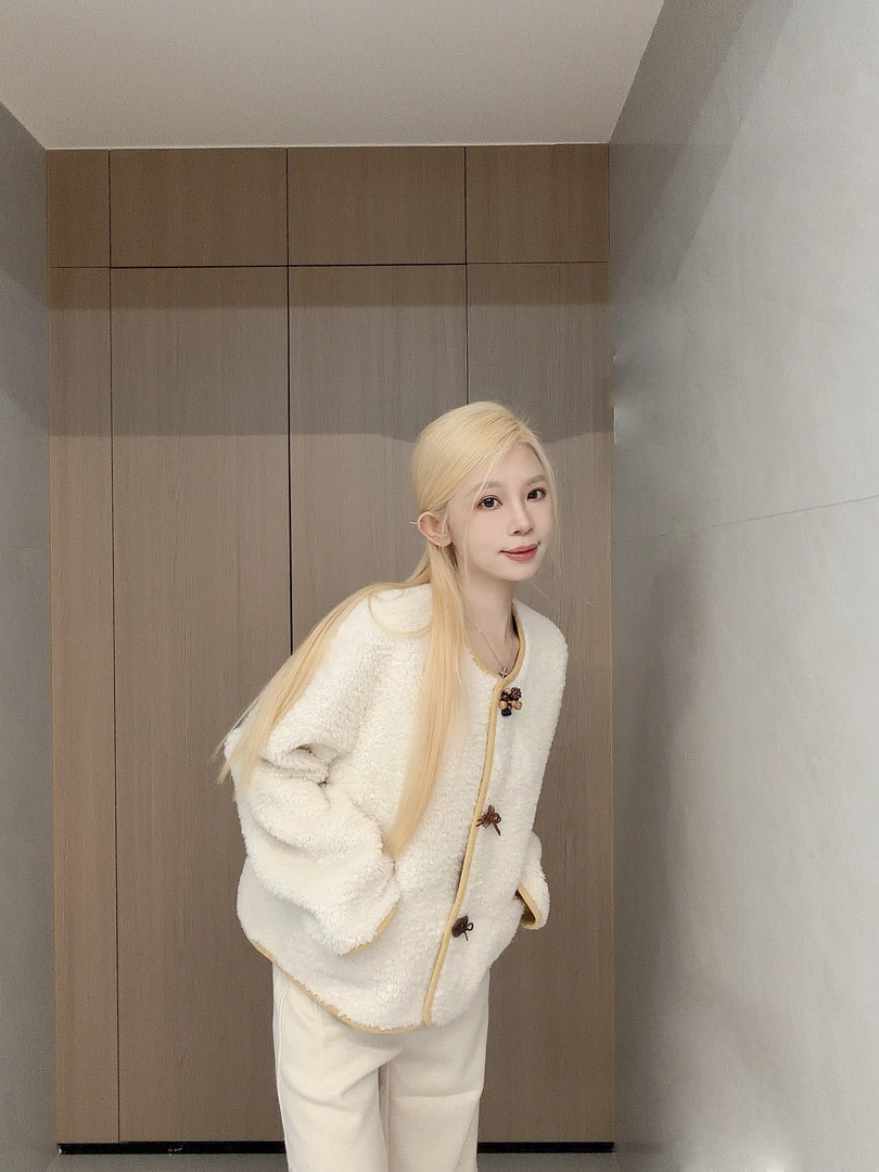 可爱风常规款设计师保暖毛绒绒外套