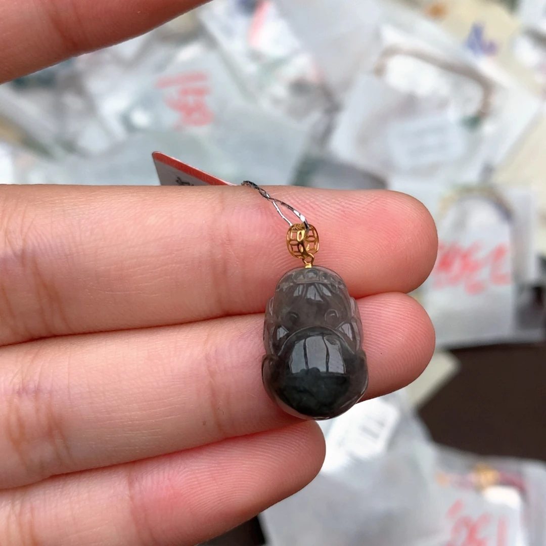 18K金镶嵌挂件翡翠