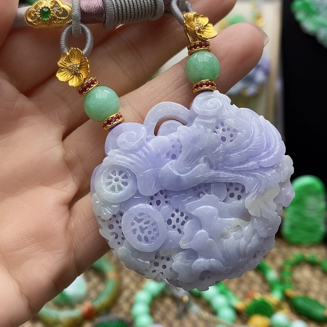 翡翠颈饰未镶嵌是****?天然