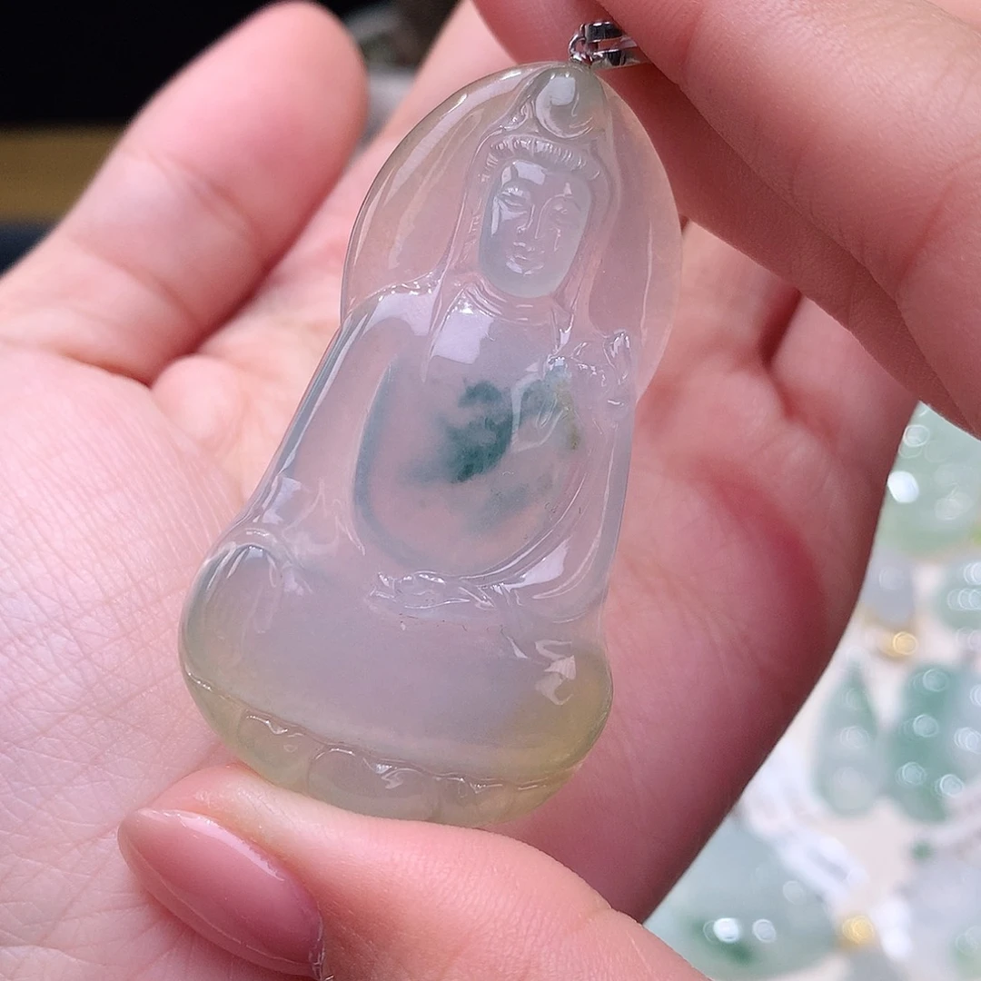 颈饰18K金镶嵌翡翠三彩特色观音