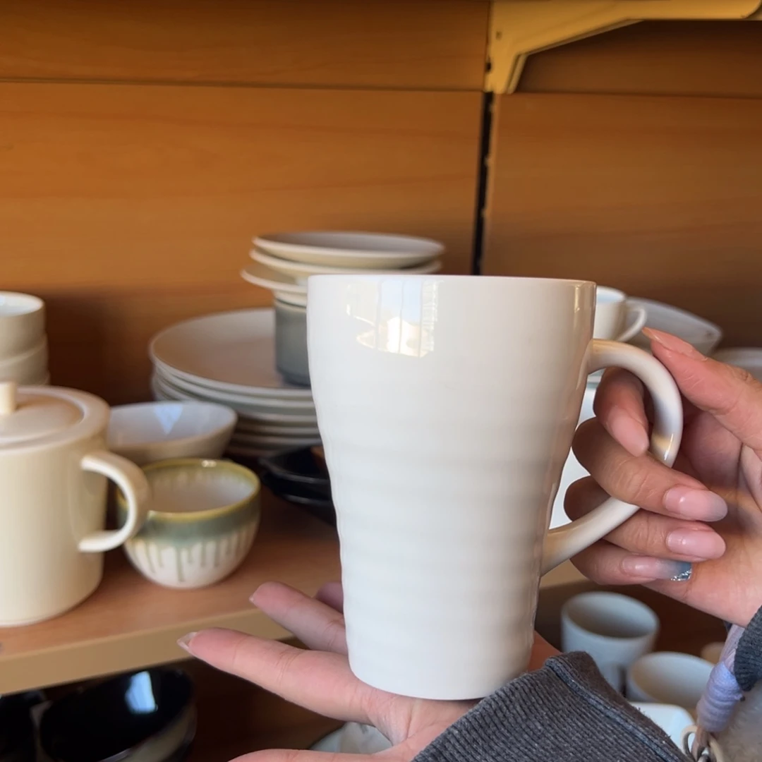 新骨瓷214瑕疵慎拍暖白螺旋大马克杯