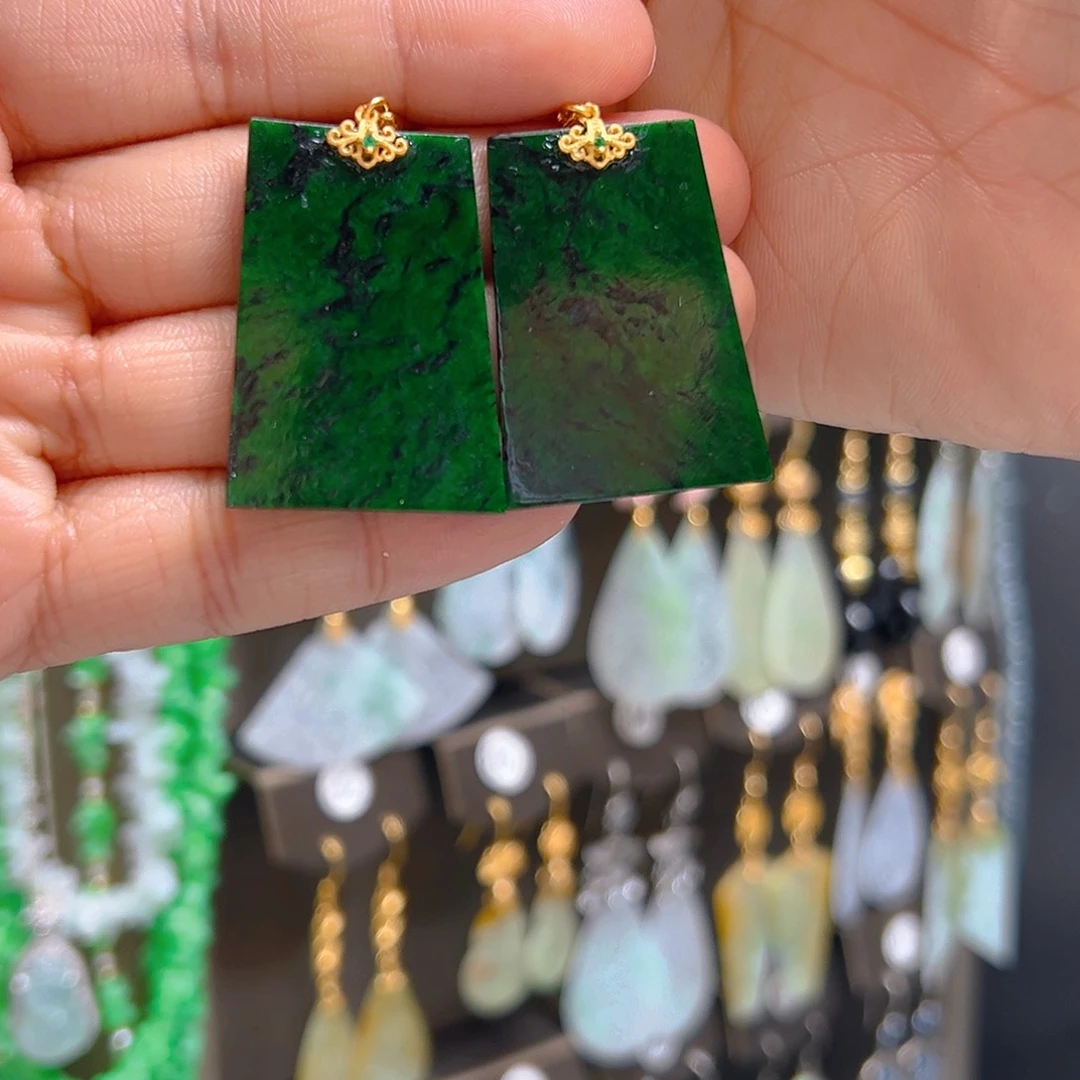 未镶嵌翡翠耳饰咕*嘟