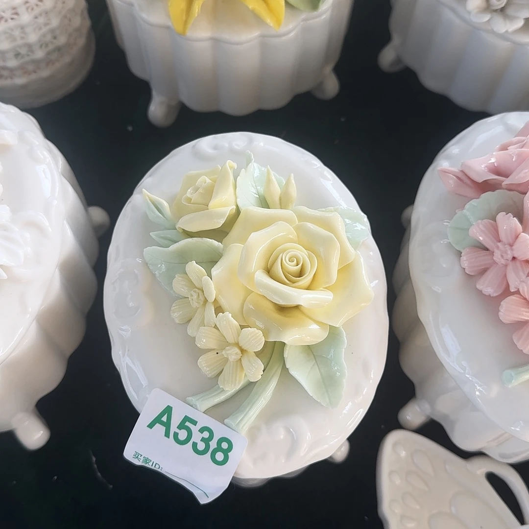 玫瑰花浮雕高脚炖盅