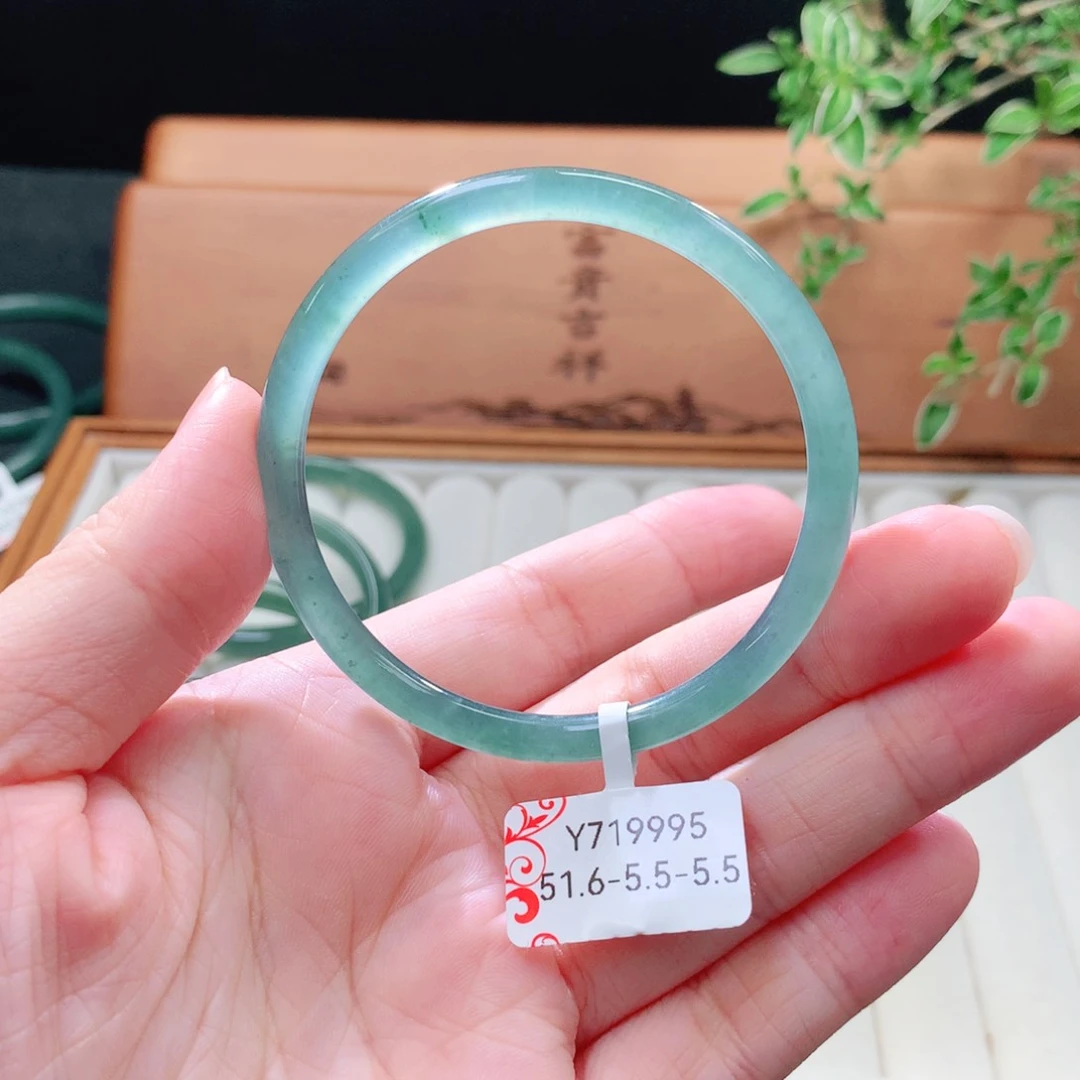 未镶嵌手镯（圆镯）翡翠