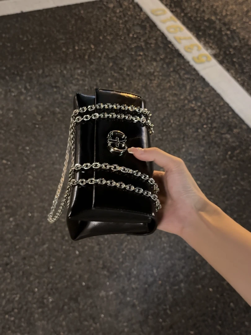 高质感财阀千金包包女2025新款小众设计斜挎包时尚百搭单肩腋下包