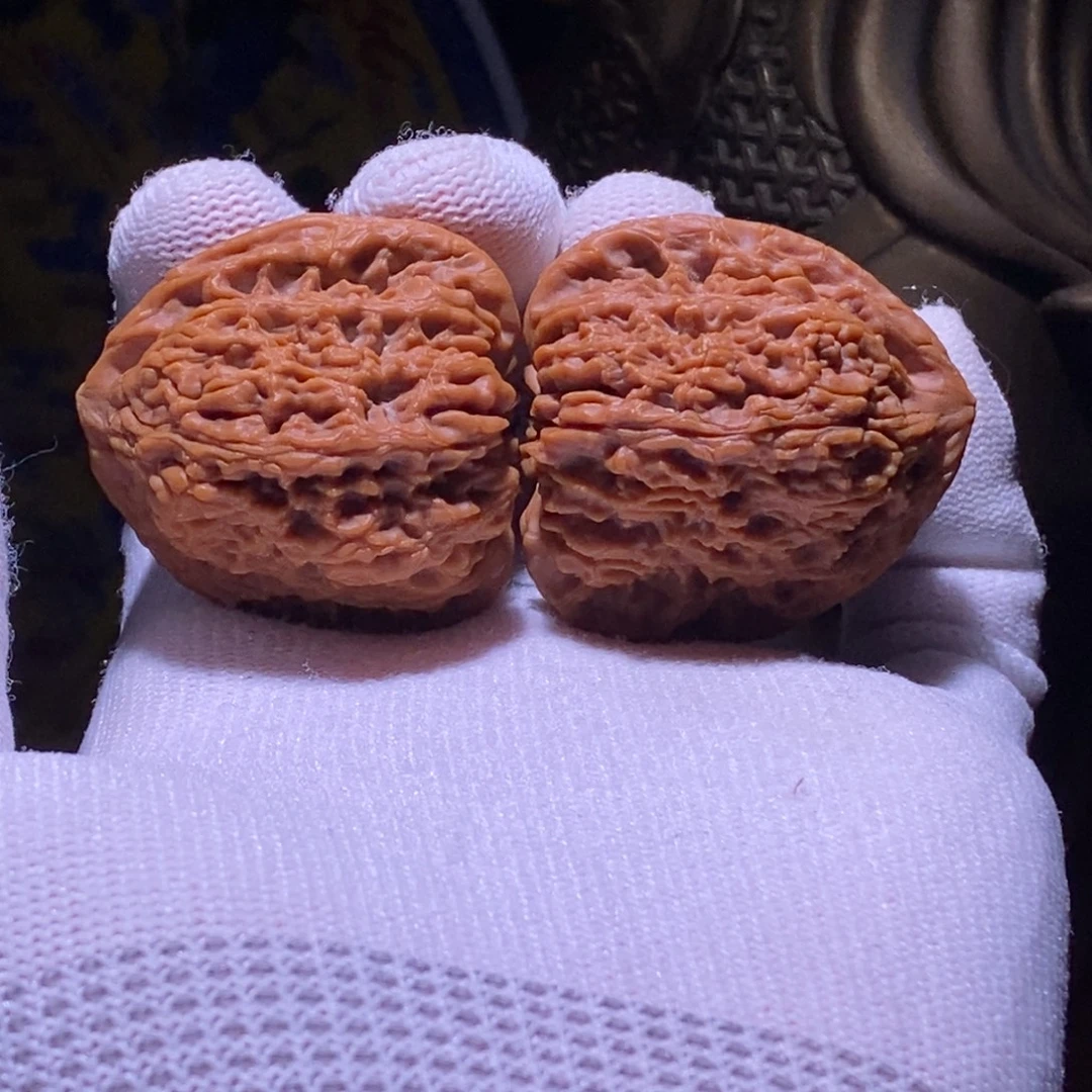 文玩核桃吊坠全品39 40 39红皮三角南疆石