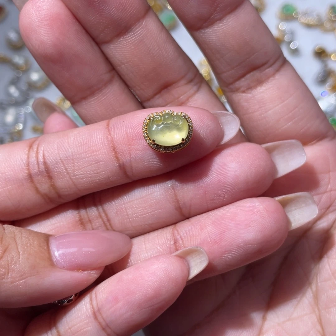 吊坠(不含链)18K金镶嵌翡翠