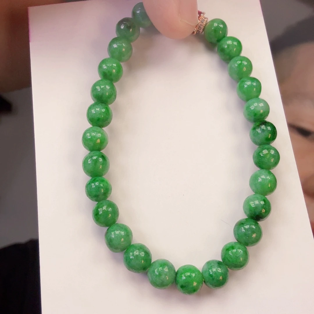 翡翠未镶嵌颈饰一件