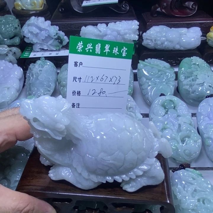 翡翠未镶嵌颈饰龙龟摆件
