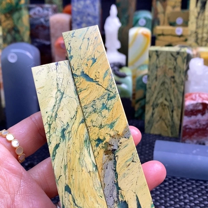 云南石笑**尘青田石印章石