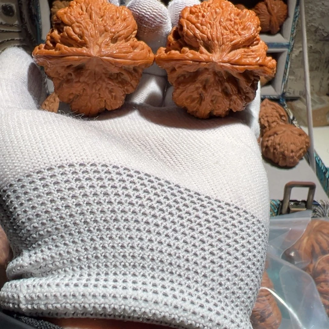 遗***月文玩核桃吊坠大粗筋