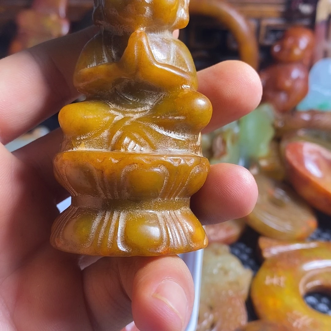 未镶嵌岫岩老玉（透闪石质玉）挂件