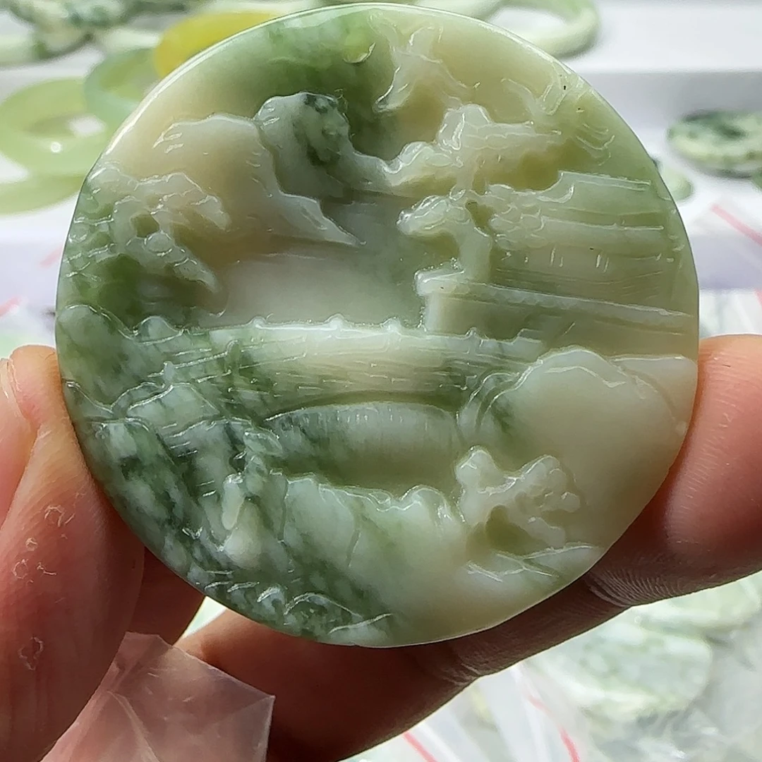 透闪石-蛇纹石玉未镶嵌颈饰