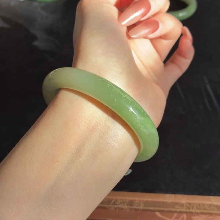 和田玉（翠青玉）未镶嵌手镯