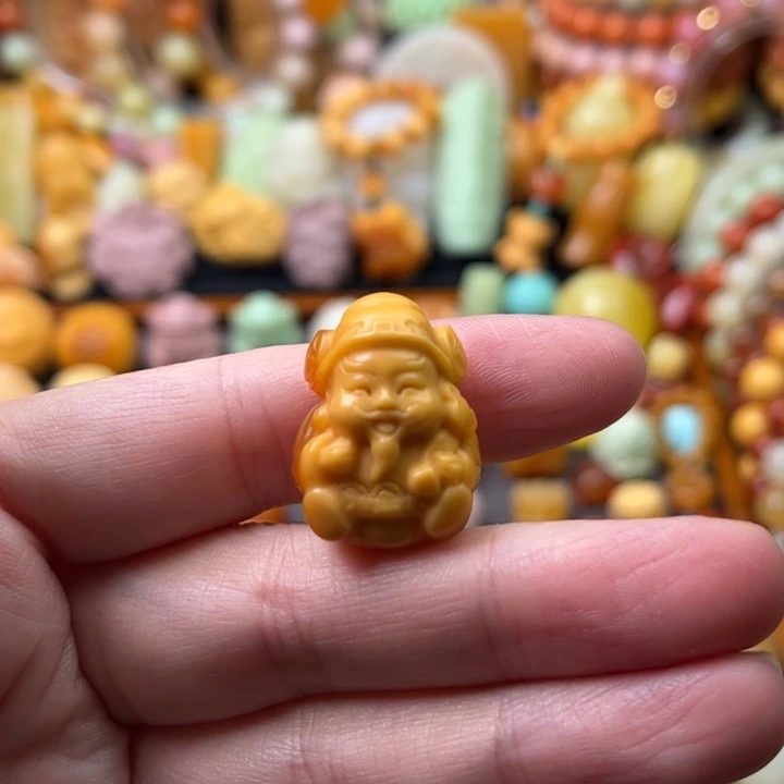 石英质玉（缅黄）未镶嵌珠宝半成品财神