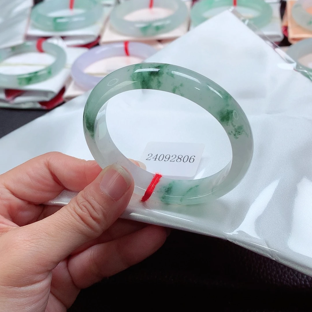 翡翠手镯（贵妃镯）未镶嵌天然A货翡翠手镯  