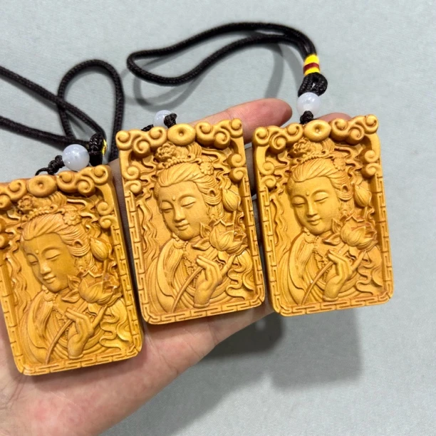 A349 黄桃木 雕刻观音挂件 多样性发其一