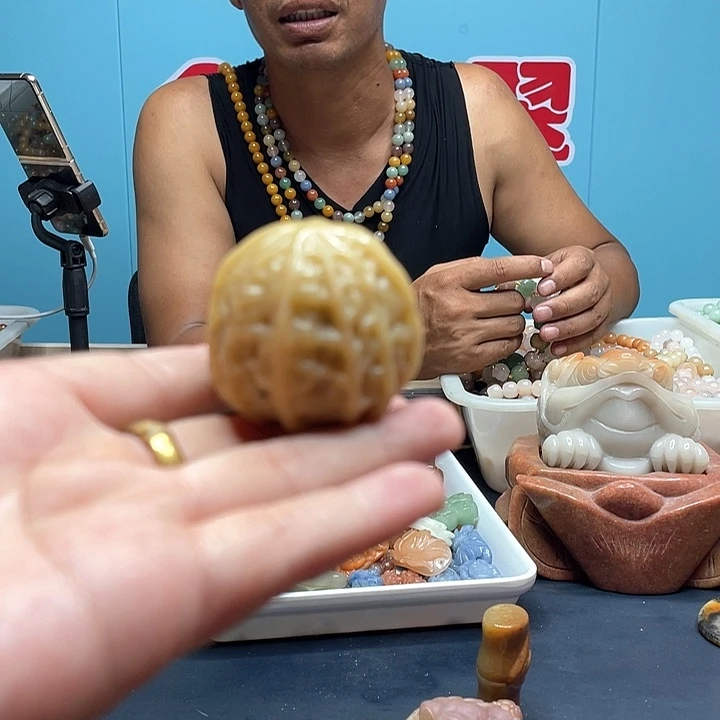 石英质玉手镯未镶嵌爱**露