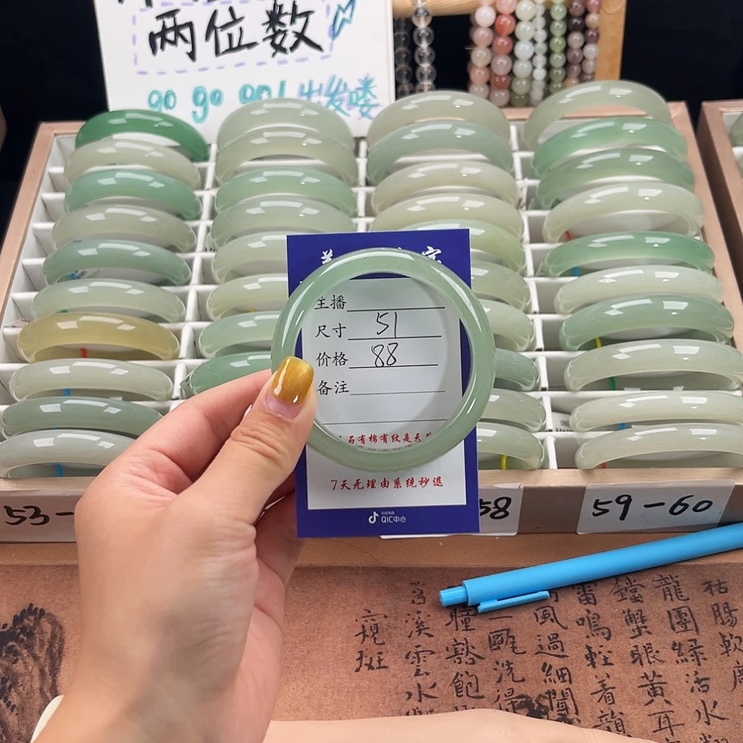 未镶嵌手镯石英质玉