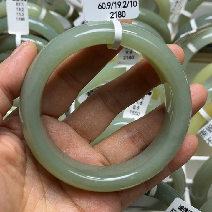 未镶嵌手镯和田玉（糖玉）