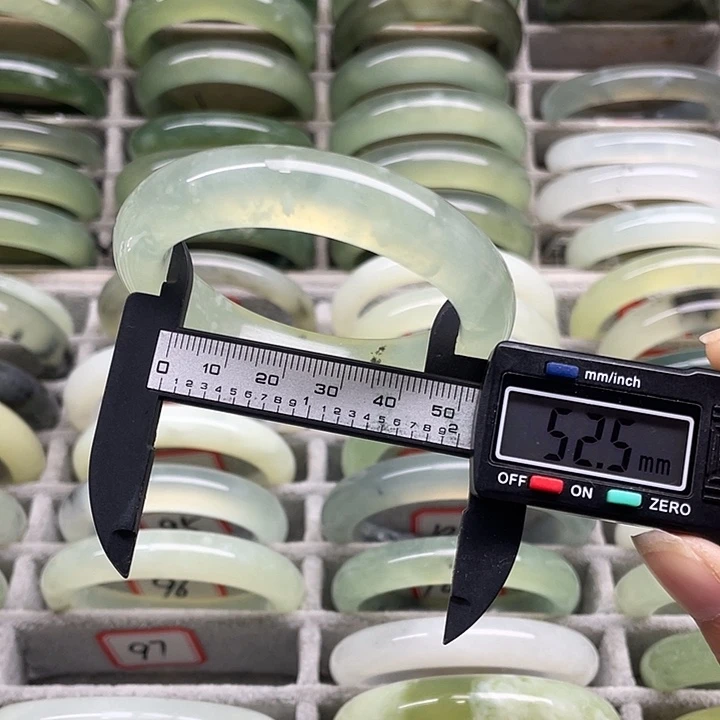 未镶嵌蛇纹石玉手镯92