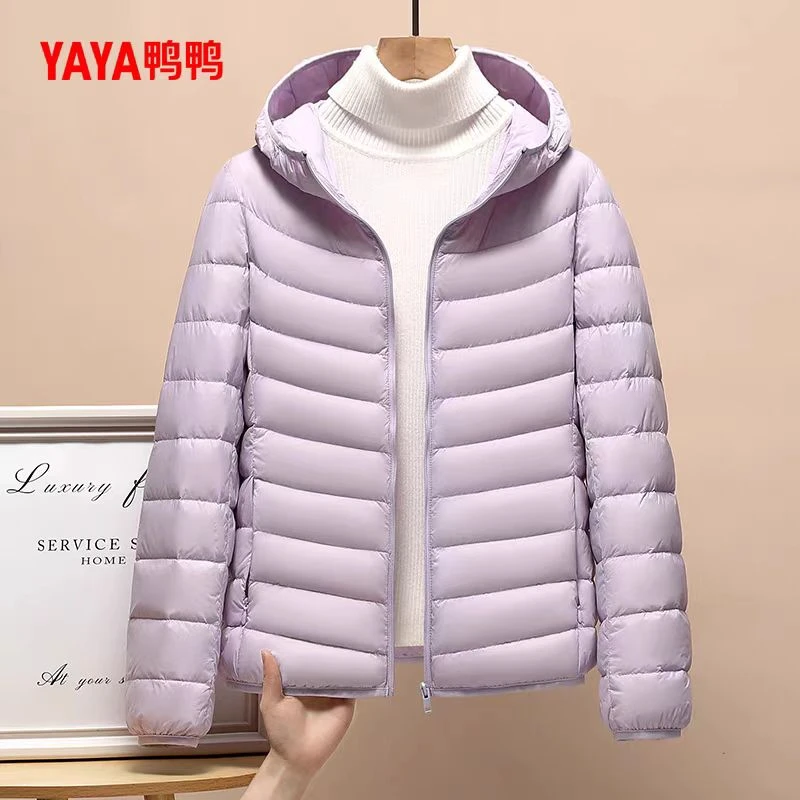 YAYA/鸭鸭户外羽绒服女士轻薄短款连帽徒步舒适外套