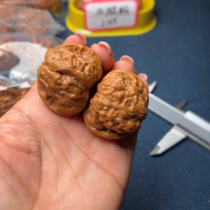 文玩核桃吊坠38哇哇