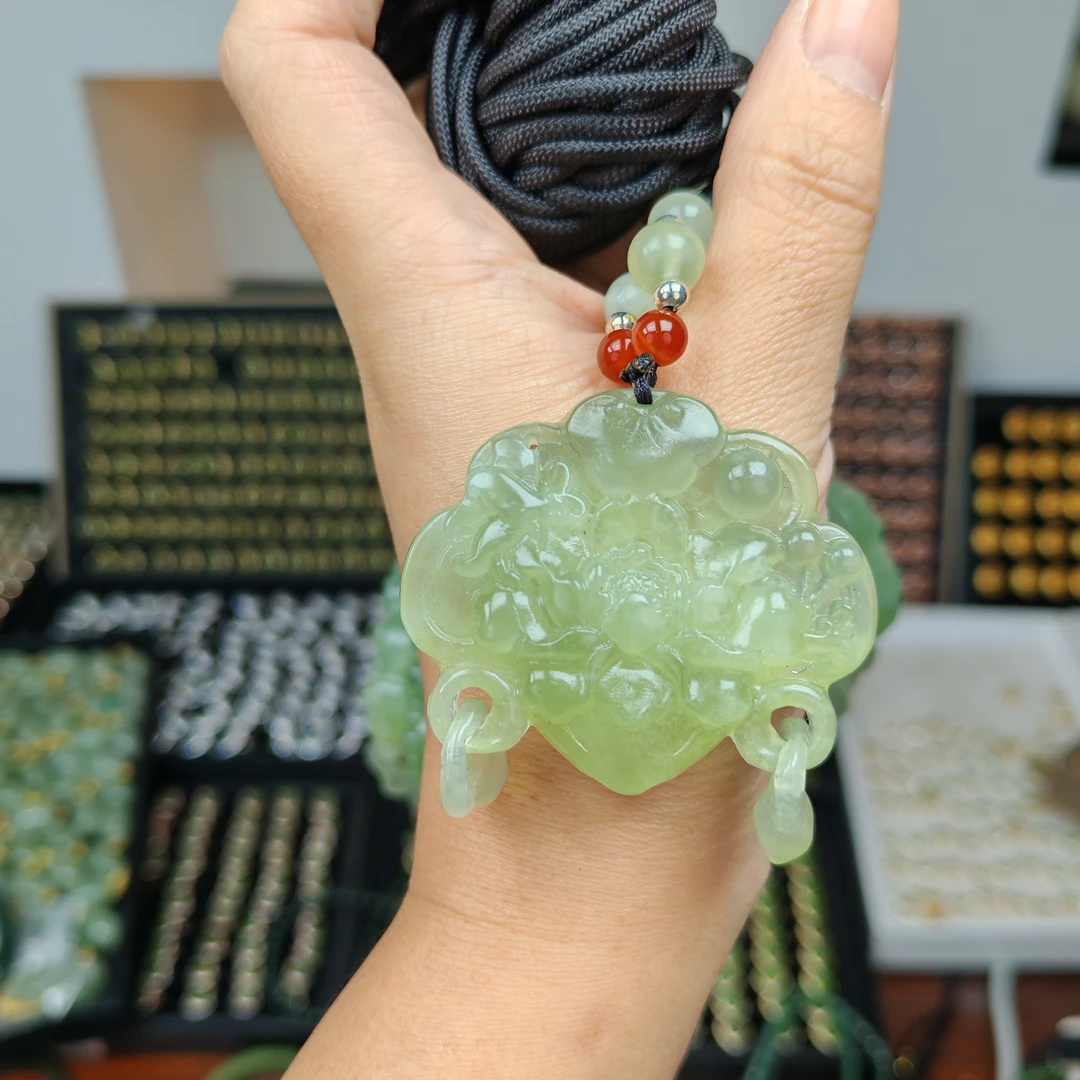 岫玉上品精美180牡丹花鬼工环挂件（两怀半珠链）