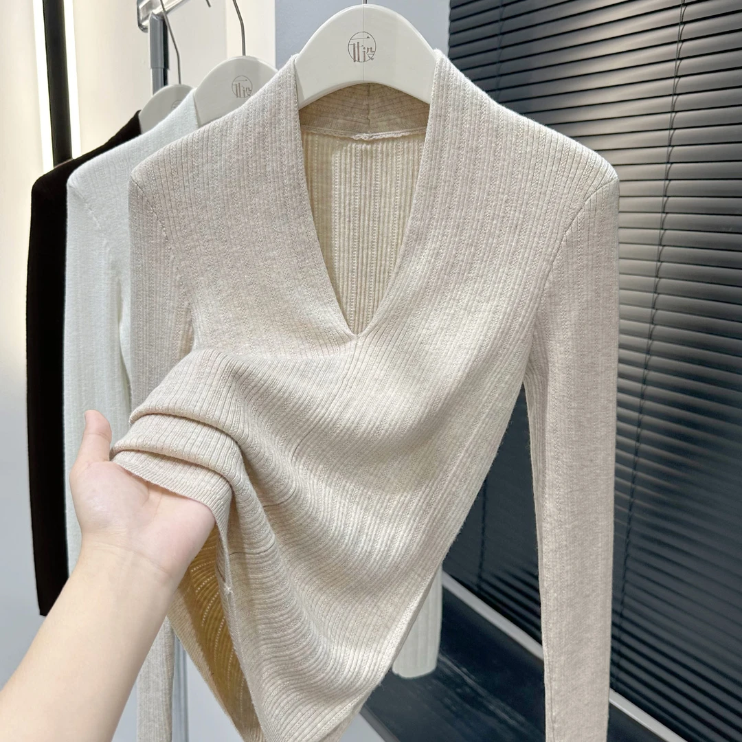 气质V领燕麦色长袖软糯针织衫女秋冬时尚保暖打底衫简约修身内搭