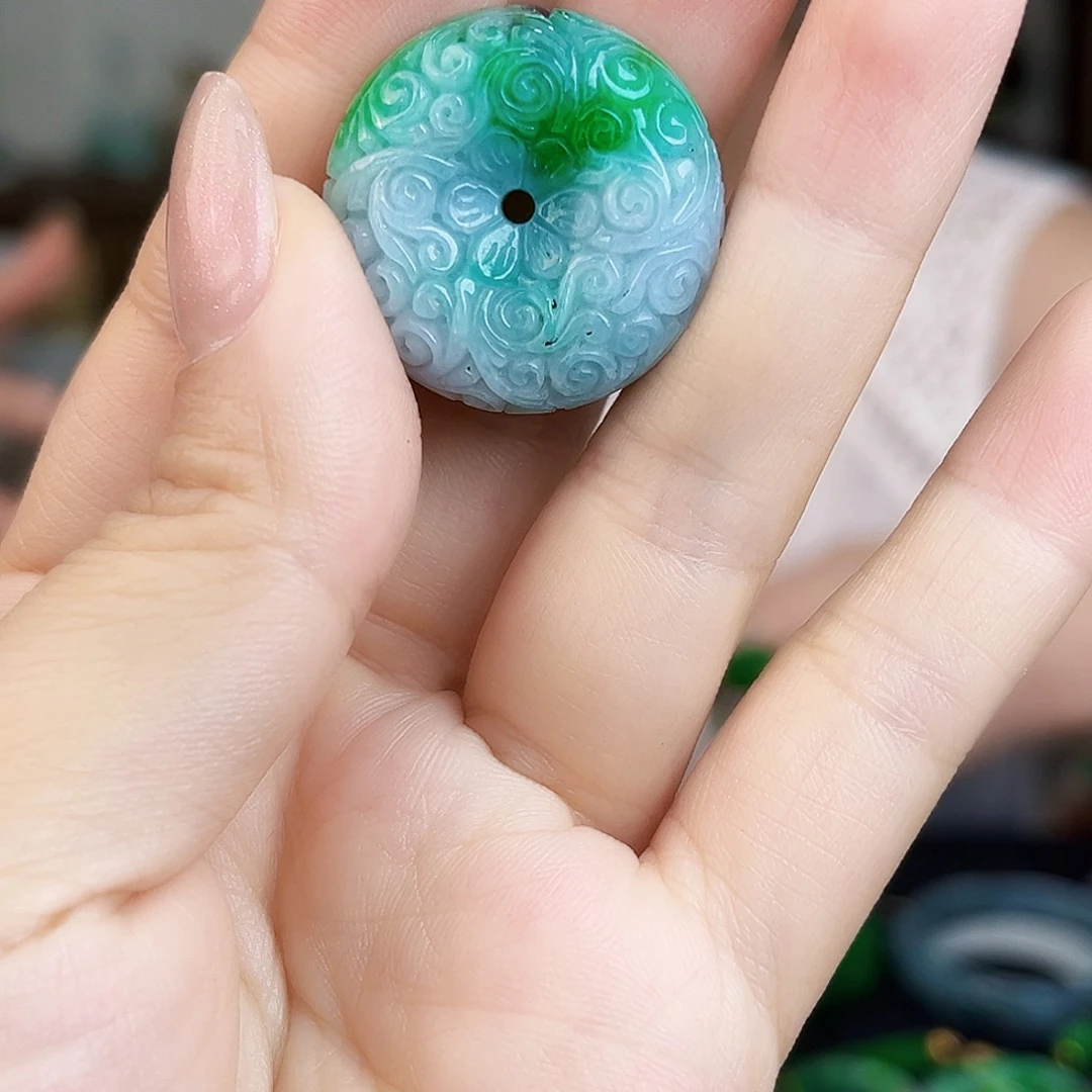 翡翠未镶嵌颈饰多样性