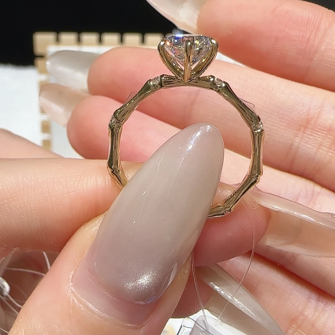 实验室培育钻石18K金镶嵌一卡竹节六爪