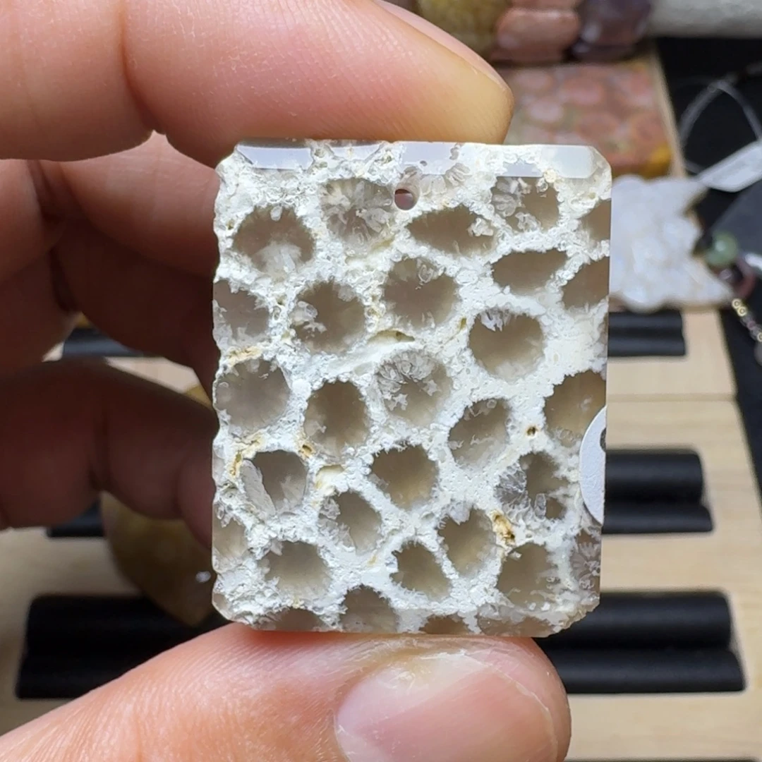 未镶嵌纯天然色有机玉石保真色硅化玉特价