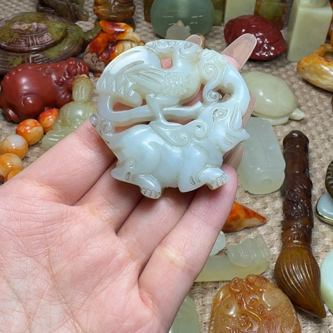 蛇纹石玉未镶嵌颈饰