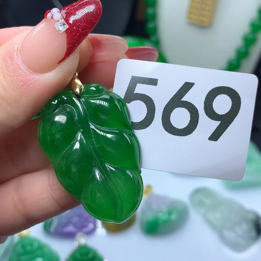 翡翠吊坠(赠链)未镶嵌