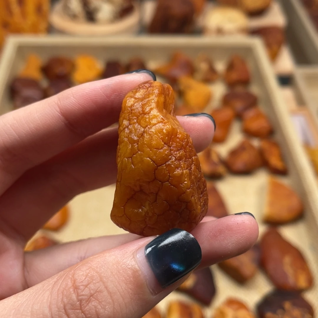 琥珀未镶嵌珠宝奇石