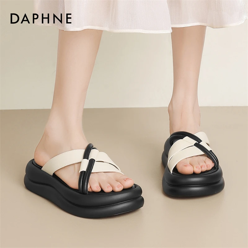 达芙妮网红爆款厚底拖鞋女2025夏季外穿时尚高级感软底沙滩凉拖鞋