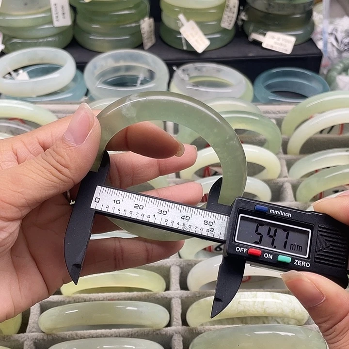 蛇纹石玉未镶嵌手镯60