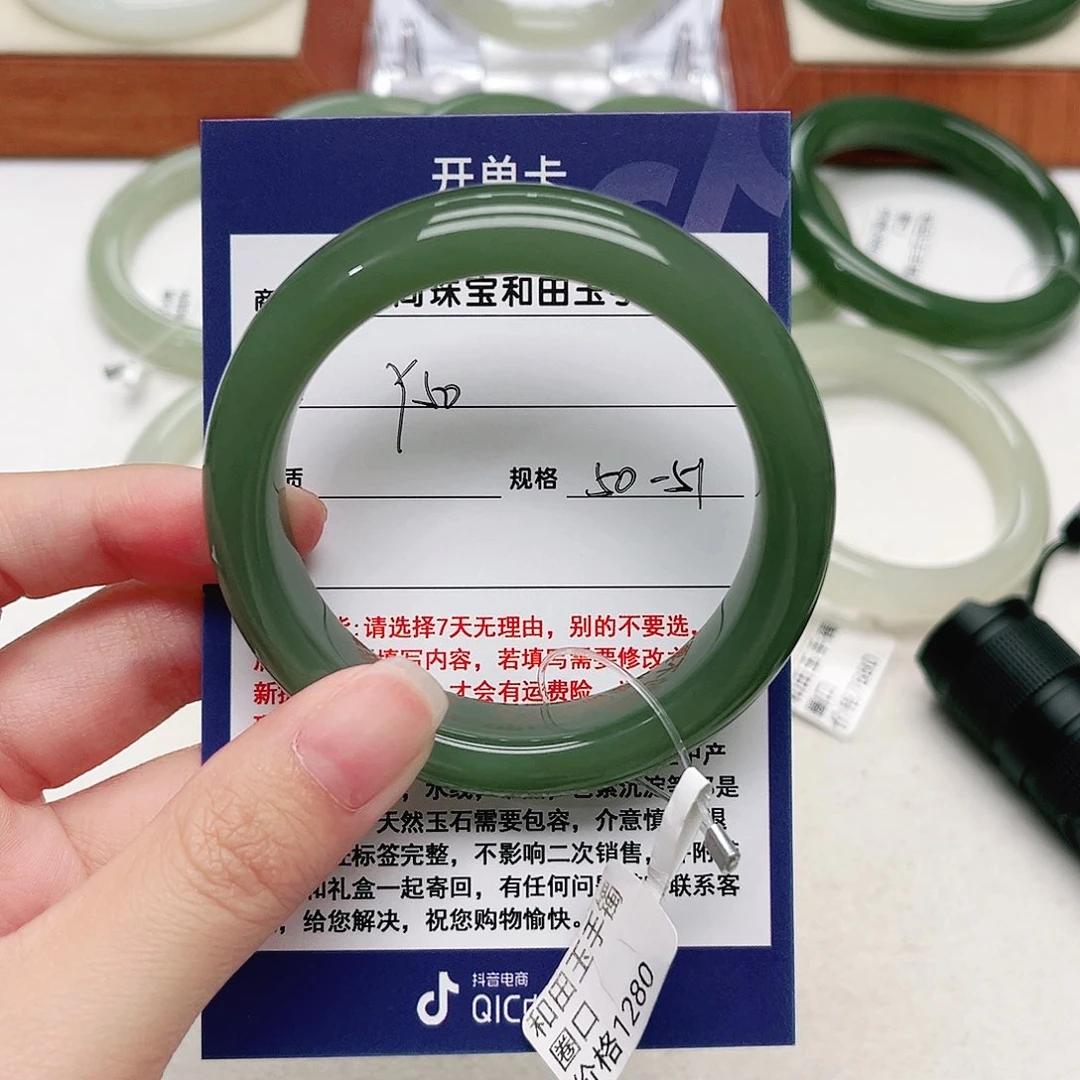 一****和田玉手镯未镶嵌