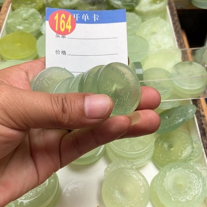 未镶嵌蛇纹石玉颈饰?****?