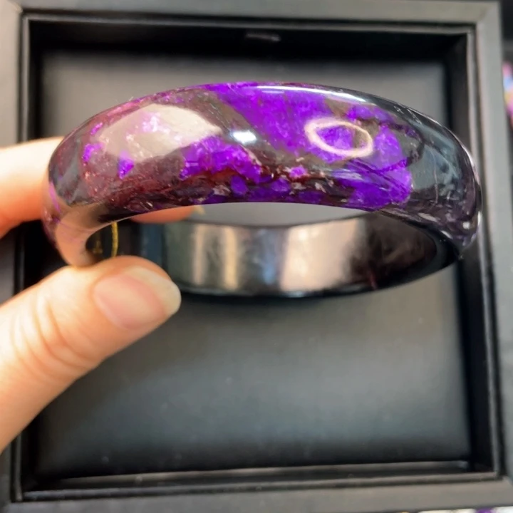 未镶嵌苏纪石（舒俱来）丝绒手镯